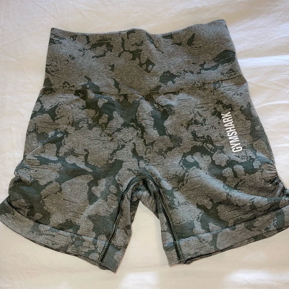 Gym Shark shorts. Size XS, condition is like new.